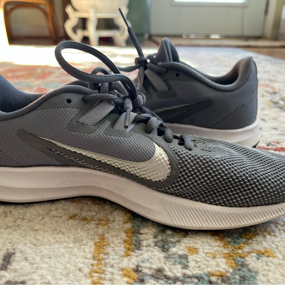 Nike Womens Gray tennis Shoes